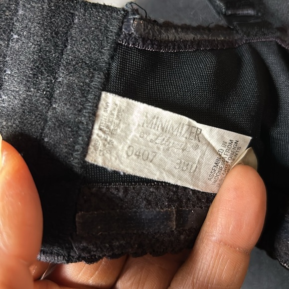 LILYETTE black satin and lace floral bra with underwire. Size 38 D. - Picture 8 of 8